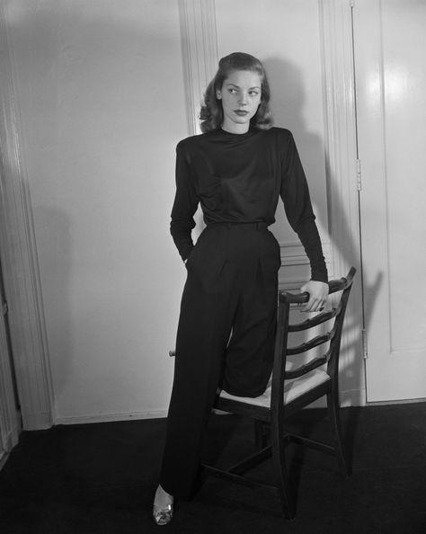 Lauren Bacall's Impeccable Style: Our Favorite Timeless Looks | Ravishly Lauren Bacall Movies, 40s Mode, Diana Vreeland, Design Moda, Lauren Bacall, 40s Fashion, Dressed To The Nines, 1930s Fashion, Celebrity Babies