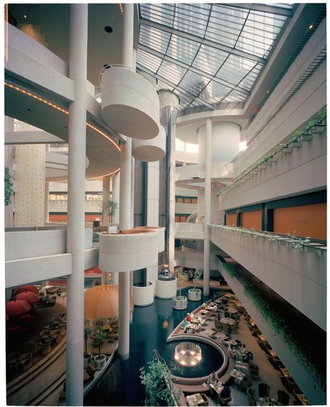 1970s Architecture, Late Modernism, Ennis House, Bradbury Building, Julius Shulman, Resort Design Plan, 70s Interior Design, Atrium Design, Arch Building