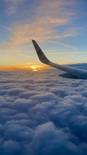 there’s nothing like catching the sunrise on an early morning flight :) #travel #airplane #clouds #views #flight #traveling #traveltheworld #aesthetic #vsco #aesthetictumblr #vacation #sunrise Airplane Clouds, Early Morning Flight, Morning Flight, Vision Board Images, Airport Photos, Cheap Flight Tickets, Flight Deals, Flight Tickets, Flight Ticket