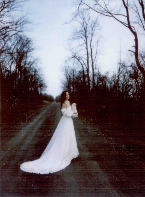 Creepy White Dress, Ghost Bride Photoshoot, Southern Gothic White Dress, White Dress Forest Photoshoot, Grunge Wedding, Gloomy Wedding Photography, Southern Gothic Aesthetic, Gothic Photography, Mount Airy