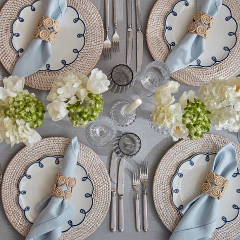 The Chateau - Look Regency Table Settings, Blue And White Tablescapes Wedding, Beachy Tablescapes, Blue And White Tablescapes, Blue Place Settings, Dining Room Table Settings, Blue Table Settings, Modern Tablescape, Escape To The Chateau