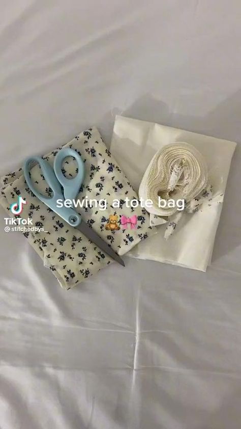 Tas Denim, Diy Paper Flowers, Sewing Machine Projects, Sewing Easy Diy, Instruções Origami, Cute Sewing Projects, Sewing Projects Clothes, Sewing Crafts Tutorials, Sew Ins