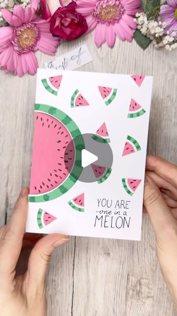 Katharina Tarta Crafts on Instagram: "🍉 Can you believe that for most of my life I thought I detested water melons? And then only a few years back I tried it again for the first time in ages and was so baffled by how delicious they are 😁

Anyway, they don’t only taste delicious they also look so pretty, don’t you think? 😊🍉
So I thought I‘d take advantage of that and make a watermelon card 😊  And it really is super easy to create paper water melons you just need 3 concetric circles in green, white and red 😊 (and a bit of patience to draw the seeds 😉)

If you like this idea, I‘d be super happy if you‘d leave me a comment 😊🫶🙏

#summercrafts #kidscrafts #cutecraft #craftinspiration" Simple Greeting Cards Handmade, Greeting Cards Simple, Watermelon Card, Greeting Cards For Friends, Easy Greeting Cards, Diy Best Friend Gifts, Simple Cards Handmade, One In A Melon, Green Paper