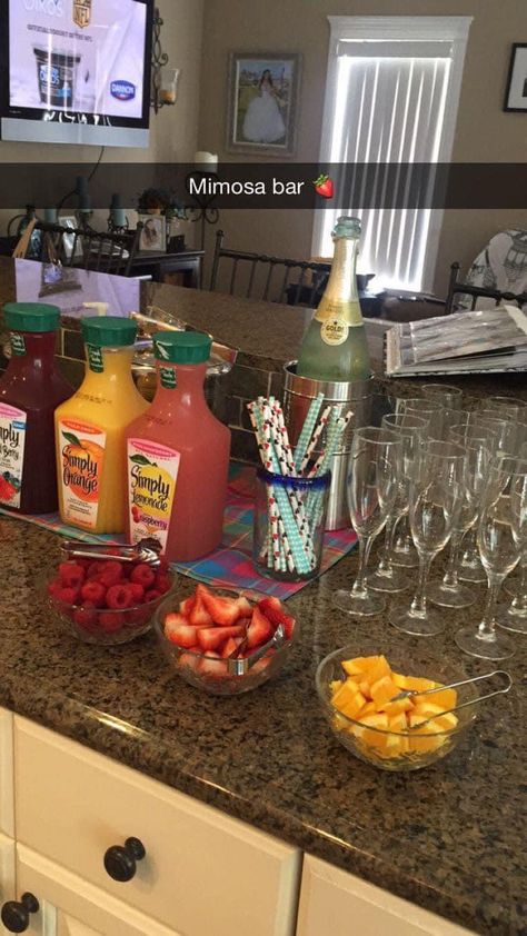 Breakfast And Mimosas, Mimosa Bar Charcuterie Board, Mimosa Breakfast Ideas, Dollar Tree Mimosa Bar, Mimosa Bar Ideas Birthday, Bagel And Mimosa Bar, Diy Mimosa Bar Drink Stations, Diy Brunch Ideas Table Settings, Brunch Catering Ideas Food Bars