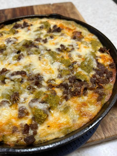 Green Chile Cast Iron Enchiladas - Easy DIY Recipes Hatch Green Chili Recipe, Skillet Enchiladas, Chili Enchiladas, Green Chili Enchiladas, Green Chili Recipes, Green Chile Recipes, Hatch Chili, Ground Beef Enchiladas, Green Chilis