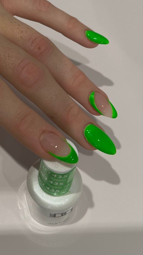 Neon Nails Aesthetic, Nail Designs Neon Green, Brat Summer Nails, Short Neon Green Nails, Neon Green Almond Nails, Slime Green Nails, Neon Green Nail Ideas, Neon Green Nails Design, Green Neon Nails