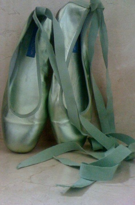 ˚ Jimmy Shoes, Classic Dance, Ballet Pointe, Ballet Beauty, Pretty Ballerinas, Dance Ballet, Ballet Costumes, Point Shoes, Pointe Shoes