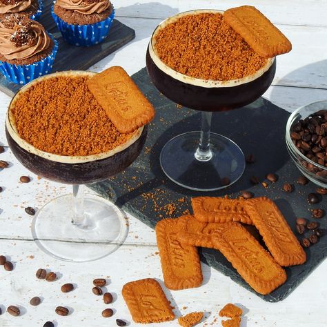 Happy Espresso Martini Day🍸☕️ Lotus Biscoff Espresso Martini Anyone?🤤 We love how many cocktails you can choose to put into our martini glasses & what better way to spice up the weekend than to put a twist onto the classic espresso martini Lotus Biscoff Espresso Martini! 50ml Gin 50ml Coffee Liqueur 50ml Fresh Espresso 30ml Lotus Biscoff Spread Shake all ingredients well in an ice-filled shaker-strain into your glass. Garnish with crushed Lotus Biscoff biscuits You’re in for a TREAT!🤎 Fa... Espresso Martini Garnish, Lotus Biscoff Spread, Biscoff Biscuits, Glass Garnish, Biscoff Spread, Coffee Liqueur, Lotus Biscoff, Cocktail Garnish, Martini Glasses