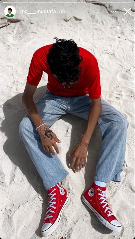 Red Shirt Outfit Men Aesthetic, Outfits With Red Converse Men, Red Tshirt Outfit Aesthetic, Red Shirt Outfit Men Streetwear, Red All Star Outfit, Red T Shirt Outfit Men, Hey Dude Outfits Men, Red Converse Outfit Men, Red Chucks Outfit