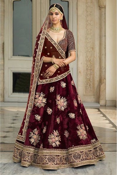 Latest 50 Velvet Lehenga Designs For Parties and Weddings (2021) Lehenga Sabyasachi, Sabyasachi Lehengas, Bridal Lehenga Designs, Latest Bridal Lehenga, Velvet Lehenga, Sabyasachi Lehenga, Wedding Lehenga Designs, Indian Bride Outfits, Designer Bridal Lehenga