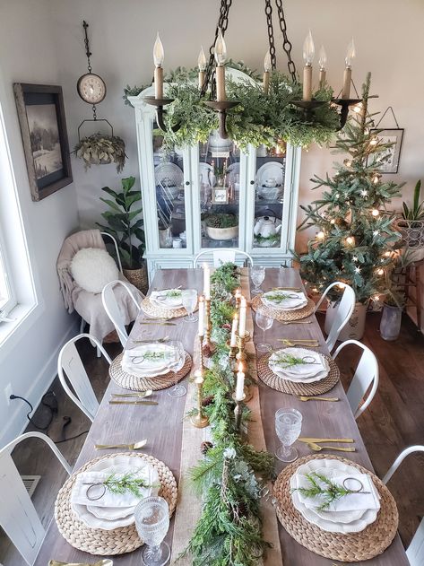 Christmas Decor Table Dining Rooms, Farmhouse Dining Room Christmas Decor, Dining Table Christmas Centerpiece Everyday, White Christmas Decor Table, Dinning Room Table Xmas Decor, Boho Christmas Tablescape, Dining Room Tree Christmas, Farmhouse Christmas Decor Dining Room, Dining Room Holiday Decor