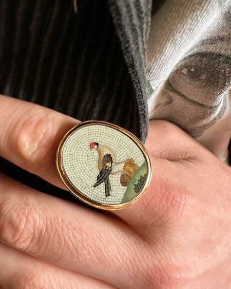 Micromosaic Jewellery, Gold Finch, Mosaic Ring, Weird Jewelry, Mode Hippie, Art Jewelry Contemporary, Magical Jewelry, Micro Mosaic, Unusual Jewelry