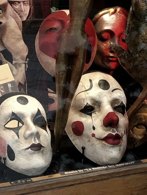 Retro Halloween Masks, Fanfare Aesthetic, Killer Clown Aesthetic, Old Clowns Vintage, Scary Circus Aesthetic, Horror Circus Aesthetic, Clown Room, Carnival Core, Circus Core