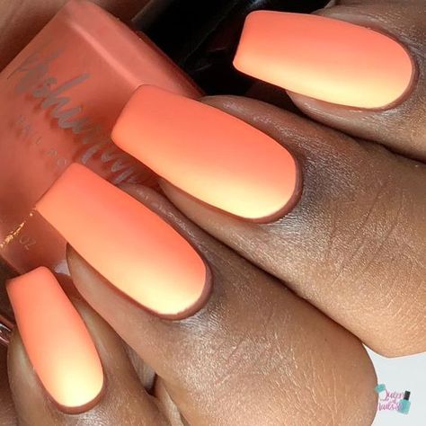 17 Stylish Plain Orange Fall Nail Ideas for 2023 - thepinkgoose.com Nail Ideas For 2023, Cruise Nails, Emerald Nails, Fall Nail Ideas, Christmas Manicure, Peach Nails, Nail Color Trends, Studded Nails, Cream Nails