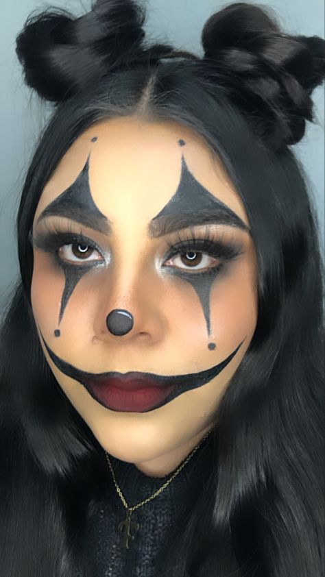 Dark clown makeup maquillaje Halloween Holoween Idea Make Up, Meka Up, Spider Halloween Costume, Scary Clown Makeup, Makeup Dark, Creepy Christmas, Scary Clowns, Clown Costume, Clown Makeup