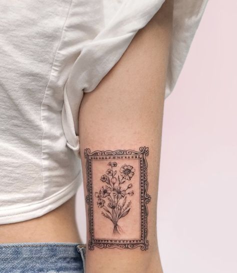 Framed Flowers Tattoo, Frames Tattoo Design, Simple Back Of Arm Tattoo, Unique Women Tattoos Inspiration, Vintage Patchwork Tattoo, Simple Vintage Tattoo, Picture Frame Tattoo Design, Framed Floral Tattoo, French Style Tattoo