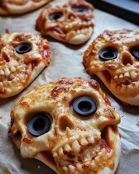 Bring Halloween to Life with These Spooky Pizza Skulls - NewsBreak Skull Head Pizza Recipe, Skeleton Pizza Skulls, Skull Pizza Heads, Skull Pizza Heads Recipe, Pizza Skulls Recipe, Halloween Pizza Skulls, Spiderweb Pizza, Halloween Pizza Ideas, Skeleton Pizza