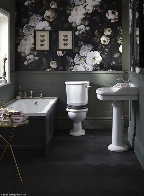 This traditional bathroom in the West Midlands mixes Victorian touches and traditional  ta... Gaudy Bathroom, Gothic Bathroom, Heritage Bathroom, Stunning Homes, Wallpaper Bathroom, Floral Bathroom, Victorian Bathroom, Bathroom Hallway, Country Bathroom