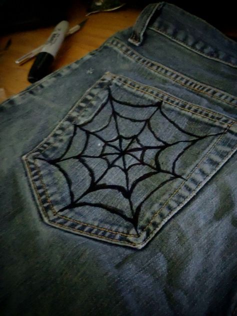 Spider Web Jean Pocket, Spider Jeans Diy, Jeans With Writing On The Back, Jean Pocket Designs Painting, Pants Design Drawing Ideas, Diy For Jeans, Jean Pocket Designs Diy, Painted Jeans Back Pockets, Pant Art Ideas