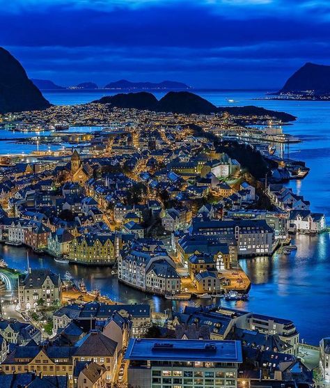 Aalesund. Norway - Album on Imgur Lofoten, Elba, Tromso, Alesund, Beautiful Europe, Norway Travel, Destination Voyage, Beautiful Picture, Jeju