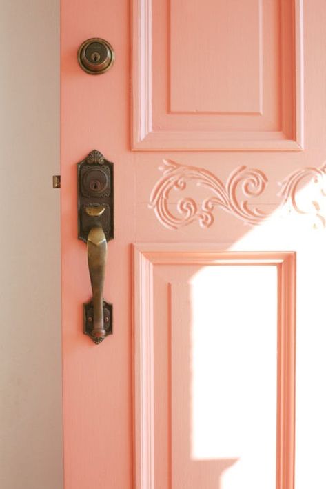 Warmer days call for a fresh coat of paint on your poor, winter-battered front door. Coral Color Aesthetic, Coral Front Doors, Coral Aesthetic, Coral Door, Coral Dresses, Pink Front Door, Pattern Composition, Peach Aesthetic, Chalk Painting