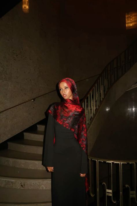 #somali #prettygirl #feed #somalibeauty #fyp #aesthetic #black #red #blackandred Muslimah Photoshoot Ideas, Shahd Batal, Black Hijabi Girl, Somali Dirac, Muslim Girl Outfits, Red Hijab, Somali Girl, Rich Girl Era, Beauty Of Africa