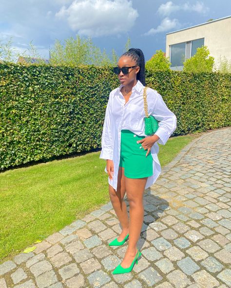 Late Lunch Outfit, Casual Lunch Outfit, Lunch Outfit, Semi Casual, Casual Summer Outfit, Green Shorts, Spring Green, Outfit Casual, Summer Outfit