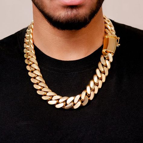 This Icebox Miami Cuban Necklace is made of solid 14K Yellow gold and is 20mm thick. You may choose your desired length in the dropdown. Big Gold Chains, Cuban Chain Men, Mens Gold Chain Necklace, Diamond Teeth, Thick Gold Chain, Cuban Necklace, Miami Cuban Link Chain, Expensive Jewelry Luxury, Mens Rings Fashion