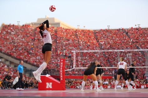 Nebraska Huskers Volleyball, D1 Volleyball Aesthetic, Nebraska Volleyball Aesthetic, College Volleyball Aesthetic, Volleyball Nebraska, College Athlete Aesthetic, D1 Volleyball, Tcu Volleyball, Husker Volleyball