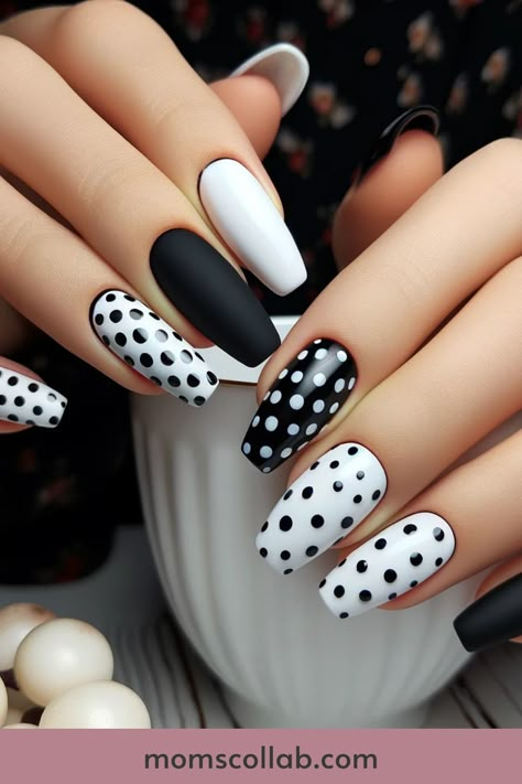 10 Timeless Black and White Nail Design Ideas Nail Stripes Designs, Monochrome Nail Designs, Black And White Nails Ideas, Black And White Acrylic Nails, Cut Dog Nails, Striped Nail Designs, Black And White Nail, Black And White Nail Designs, Black And White Nails