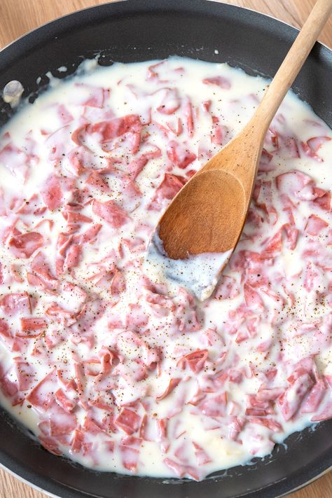 Creamed Chipped Beef On Toast Recipe, Classic Creamed Chipped Beef On Toast, Easy Chipped Beef Gravy, Chipped Beef And Gravy, Creamed Chip Beef Recipe, Homemade Chipped Beef, Creamed Dried Beef Recipe, Creamed Beef On Toast Recipes, Chip Beef Recipes