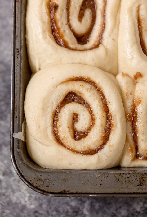 Say hello to the BEST Easy Overnight Cinnamon Rolls! So fluffy and delicious you'll want to make them every weekend! Overnight Cinammon Rolls Recipe, Xl Cinnamon Rolls, High Altitude Baking Recipes, Overnight Cinnamon Buns, Overnight Dough, Peach Things, Easiest Cinnamon Rolls, Buttermilk Cinnamon Rolls, Overnight Cinnamon Rolls Recipe