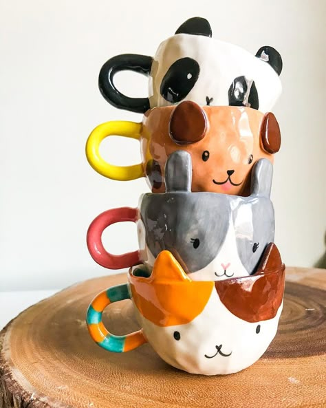 Handmade Coffee Mug, Ceramic Mug Design Ideas, Kids Ceramics Projects, Cute Pottery Ideas, Ceramic Mugs Ideas, Tea Pot Pottery, Ceramic Art Ideas, Clay Cup Ideas, Bee Ceramics