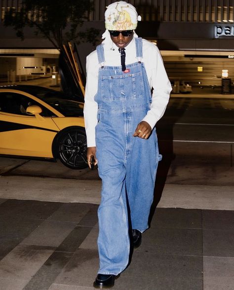 Rema Fashion Style, Dungarees Outfit Men, Dungarees Outfit Aesthetic, Men Overalls Outfits, Overalls Outfit Men, Overalls Outfit Aesthetic, 2014 Coachella, Overalls Men Fashion, Denim Overalls Outfit