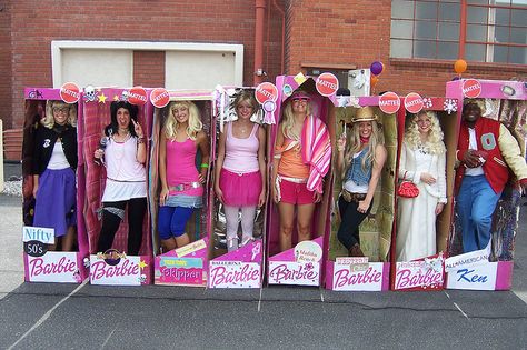 Halloween-Team Barbie--@Sharaun Davis!! I could so see you doing this! Barbie Softball Costume, Barbie Dress Up Costumes, Golddigger Costume, Barbie Fancy Dress, Best Group Halloween Costumes, 90s Barbie, Barbie Halloween Costume, Carnaval Costume, Bff Halloween Costumes