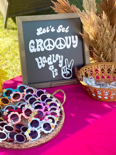 Hippie theme party favors 2 Groovy Party Favors, Party Favors For Birthday, Hippies Party Ideas, Retro Birthday Party Favors, Retro Boho Party Theme, Groovy 50th Birthday Party, Hippies Themed Party, 60s Party Favors, Two Groovy Treat Table