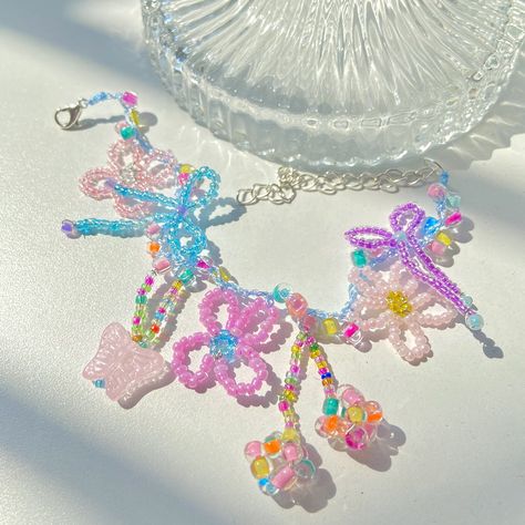 Butterfly Colorful, Seed Bead Crafts, Handmade Jewelry Bracelets, Bead Charms Diy, Beaded Necklace Diy, Jewelry Accessories Ideas, Beaded Crafts, Funky Jewelry, Creating Jewelry