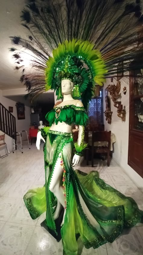 Brazilian Outfits Traditional, Carnival Outfit Brazil, Carnival Brazil Outfit, Carnaval Outfit Brazil, Rainforest Outfit, Rio Outfits, Caribana Costume, Brazil Costume, Rio Carnival Dancers