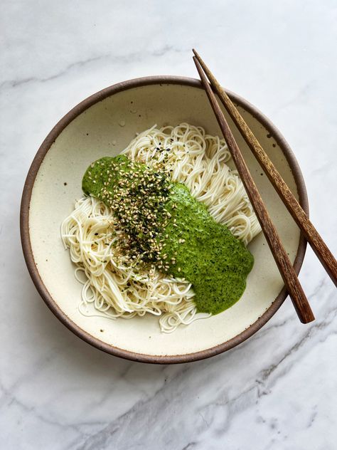 Green Tea Noodles, Cheap Asian Recipes, Aesthetic Noodles, Vegan Asian Food, Cold Noodles Recipes, Clear Noodles, Somen Noodles, Japanese Noodle Dish, Asian Ingredients