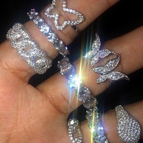 Kitten Co Jewelry on Instagram: “Join the wait list for our Newest Chain Ring 🔥 +MYLA CHAIN LINK - 925 Sterling Silver 🥰❤️ . . . . . . . . . . #jewelryaddict #fashionaddict…” Grunge Jewelry, Body Chains, Dope Jewelry, Cute Rings, Girly Jewelry, Jewelry Inspo, Chain Ring, Pretty Jewellery, Piercing Jewelry