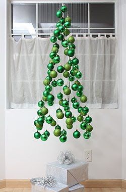 Hanging Bauble Tree Diy Jul, Alternative Christmas, Alternative Christmas Tree, Christmas Tree Design, Noel Christmas, Diy Christmas Tree, Christmas Deco, Tree Designs, Christmas Inspiration