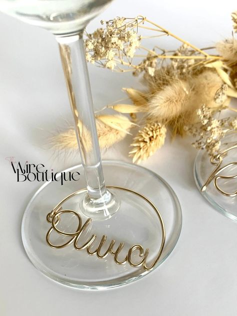 Elevate your wedding breakfast (or any other special occasion!) with personalised wine glass name charms! 🥂 These drink tags are incredible versatile - not only can they serve as personalised guest favours, but they also make stunning table place settings, bridal party hen do gifts, cherished keepsakes for your bridesmaids, etc. The possibilities are endless! 💫  Each charm is meticulously crafted to add a touch of sophistication and individuality to your special day, evening reception, hen do