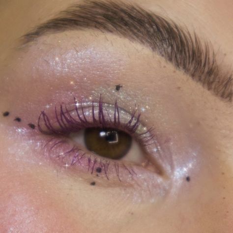 Purple Mascara, Purple Makeup, Mascara Makeup, Cool Makeup Looks, Evening Makeup, Make Up Inspo, Hair Tattoos, School Makeup, Eyeshadow Looks