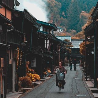 Japan Travel (@japantravelcom) • Instagram photos and videos Hidatakayama, Takayama Japan, Japanese Street Style, Japan Places, Street Photography Urban, Japan Autumn, Japanese Holidays, Japan 2023, Yokohama Japan