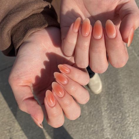 Aura Nails Nude Base, Gel Nails Aura, Aura Nails Neutral, Natural Aura Nails, Soft Aura Nails, Short Almond Aura Nails, Aura Glow Nails, Nude Aura Nails, Fall Aura Nails