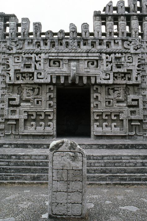 Meso American Architecture, Ancient Mayan Aesthetic, Aztec Buildings, Ancient Aztec Architecture, Mayan Buildings, Maya Architecture, Mayan Artifacts, Aztec Architecture, Mesoamerican Architecture