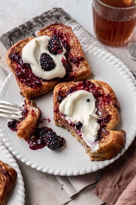 French Toast Brioche, French Toast Bread, French Tost, Blackberry French Toast, Breakfast Brioche, Jam And Bread, Breakfast Toast Recipes, Breakfast With Berries, Recipes With Jam