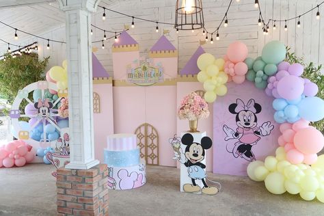 Disneyland Theme Birthday Party For Girl, Disneyland 1st Birthday Girl, Disneyland Party Theme, Disneyland Birthday Cake, Disneyland Birthday Backdrop, Disneyland Theme Birthday Party, Disneyland Pastel Birthday, Disneyland Birthday Party Theme, Disney Castle Backdrop