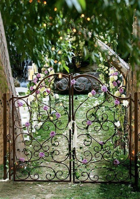 17 Alluring Vintage Decor Ideas To Enhance The Appearance Of Your Garden Secret Gardens, Taman Vintage, Fruit Orchard, Garden Gate Design, Garden Entrance, The Secret Garden, Magical Garden, Iron Gates, Iron Gate