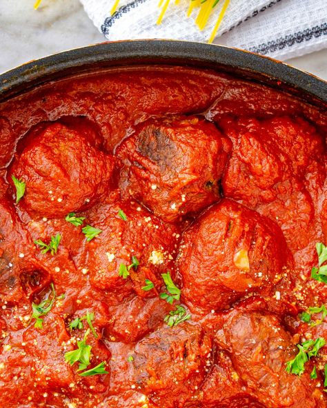 Italian sunday sauce, Sunday sauce with meatballs, talian gravy, SUnday gravy, Gravy pasta, Sunday Sauce Slow Cooker Sunday Sauce, Authentic Italian Gravy Recipes, Sunday Sauce Recipe Italian, Italian Gravy Authentic, Sunday Gravy Recipe Italian, Sunday Sauce Italian, Italian Sunday Sauce, Gravy Pasta, Sauce With Meatballs